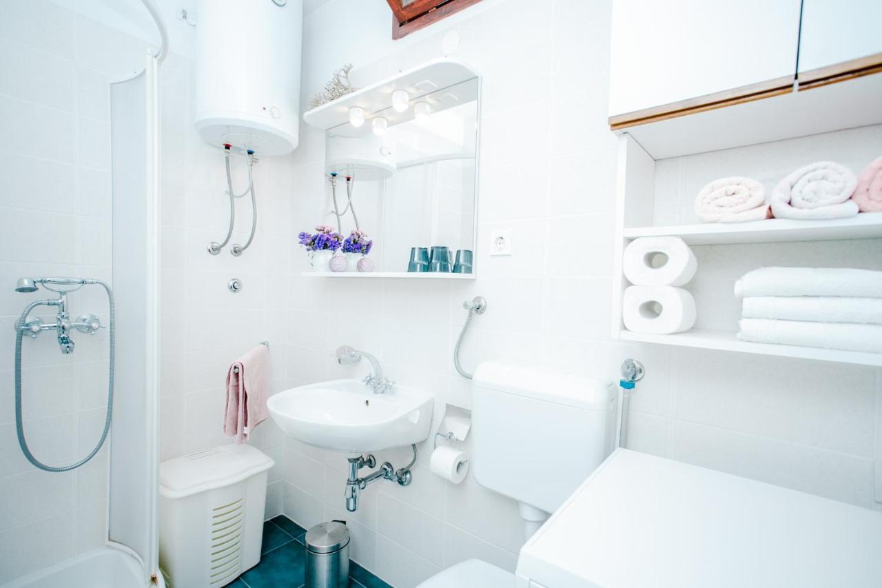 Apartman Uz More Vis Exterior photo
