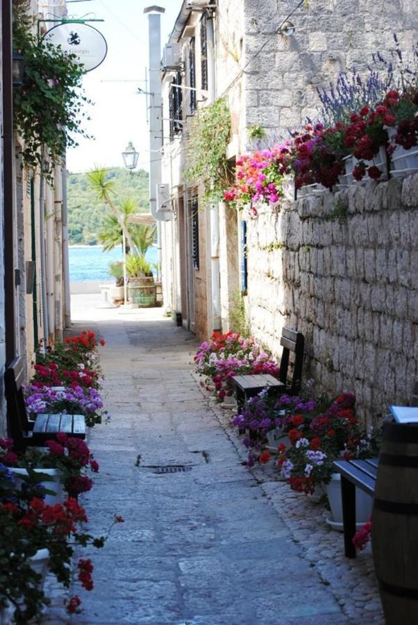 Apartman Uz More Vis Exterior photo